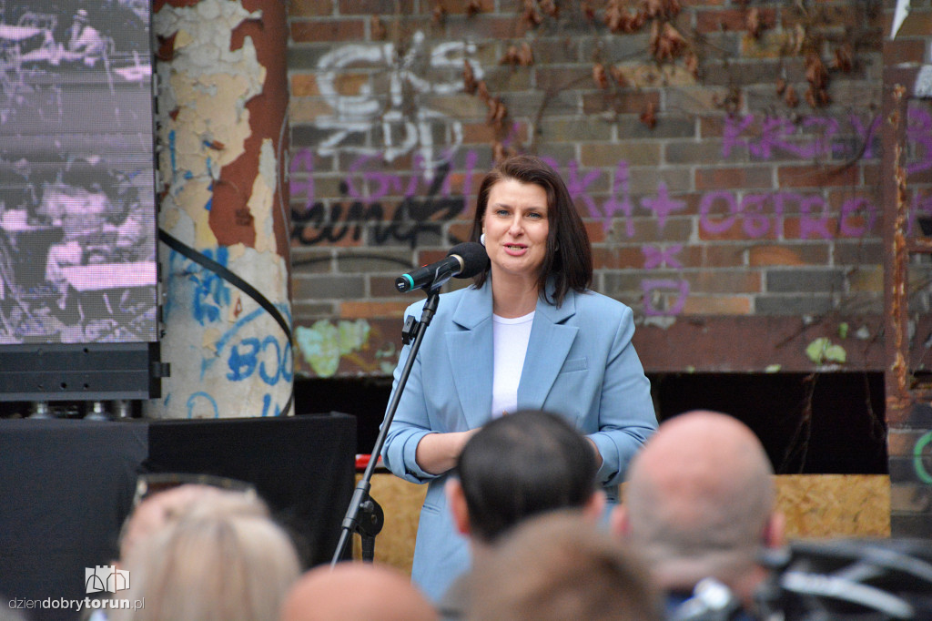 Zrujnowany basen w Ciechocinku