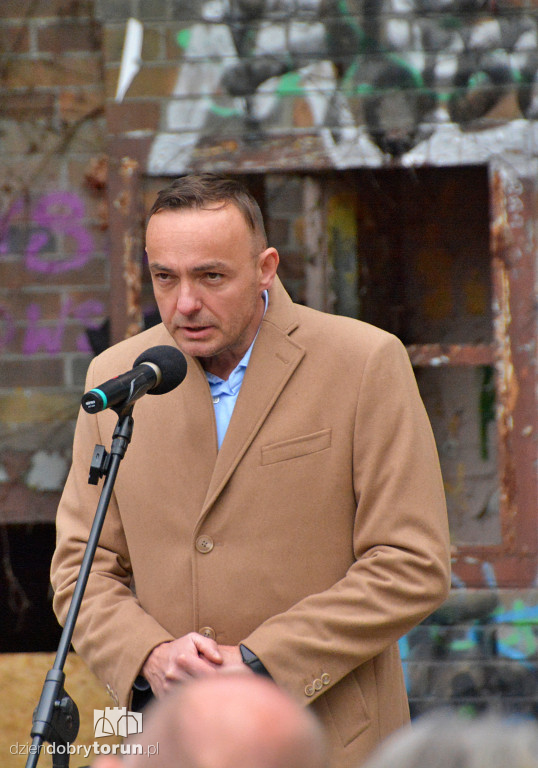 Zrujnowany basen w Ciechocinku