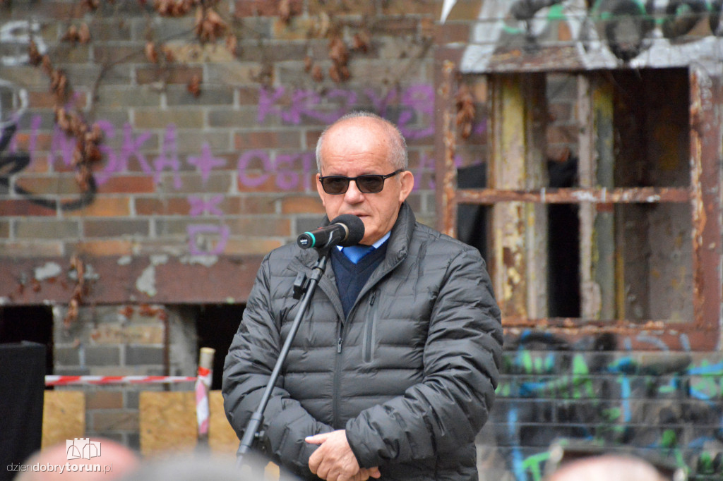 Zrujnowany basen w Ciechocinku