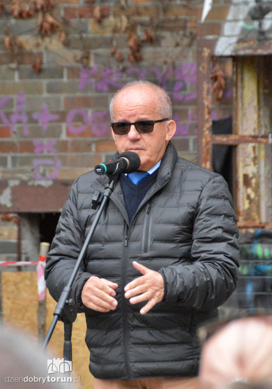 Zrujnowany basen w Ciechocinku