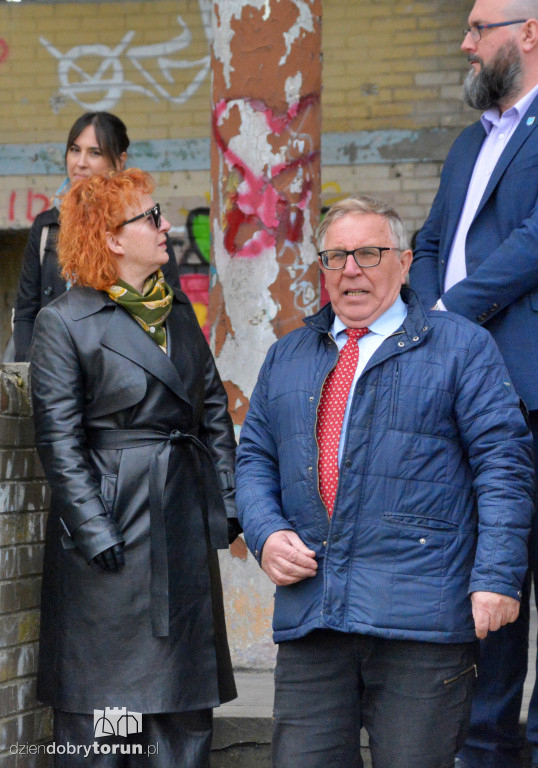 Zrujnowany basen w Ciechocinku