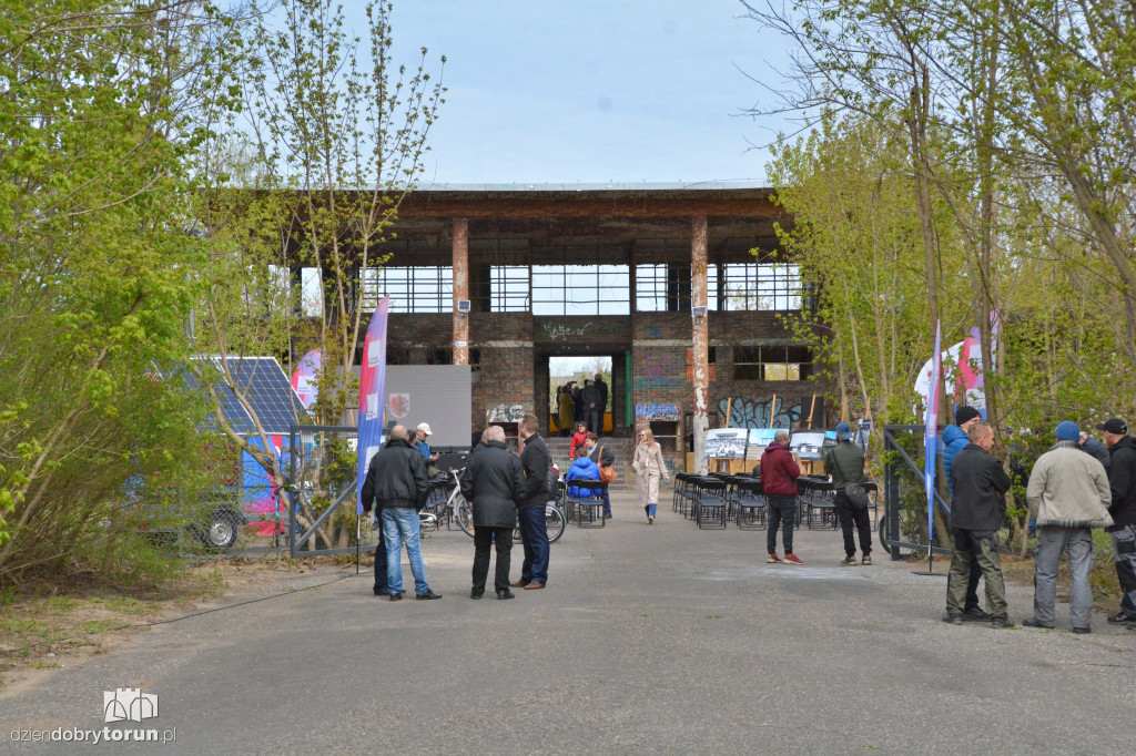 Zrujnowany basen w Ciechocinku