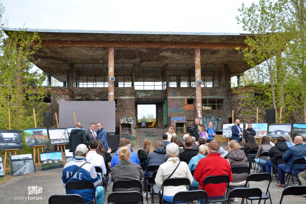 Zrujnowany basen w Ciechocinku