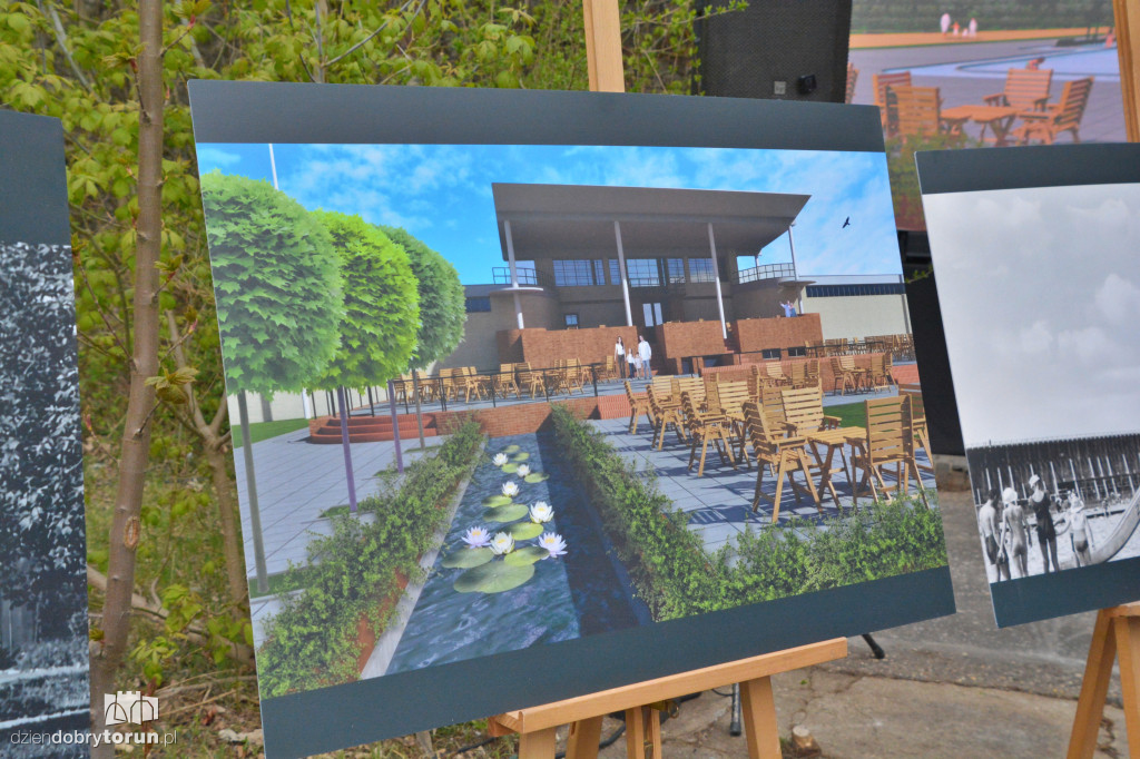 Zrujnowany basen w Ciechocinku