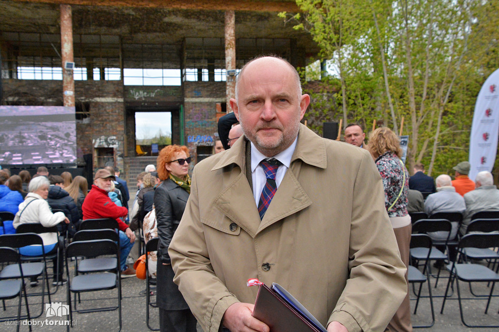 Zrujnowany basen w Ciechocinku