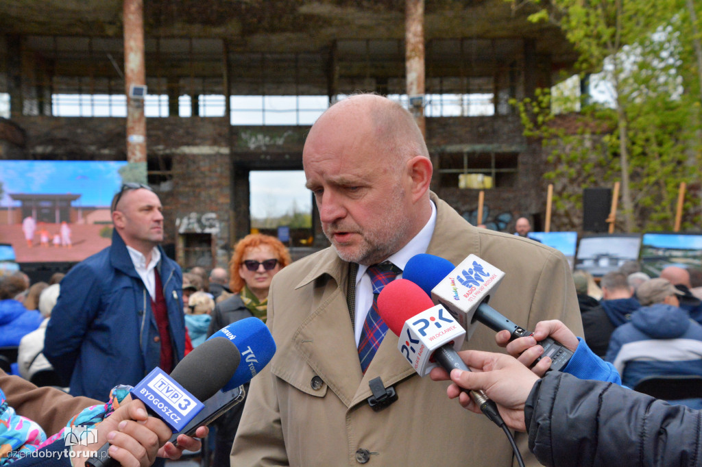 Zrujnowany basen w Ciechocinku