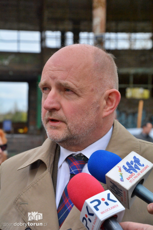 Zrujnowany basen w Ciechocinku