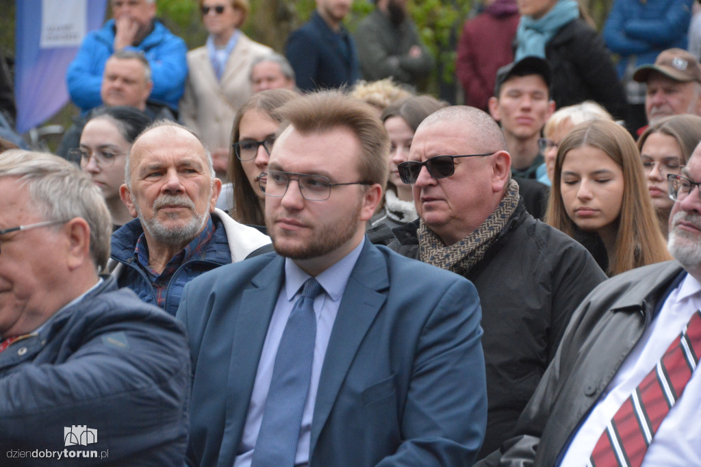 Zrujnowany basen w Ciechocinku