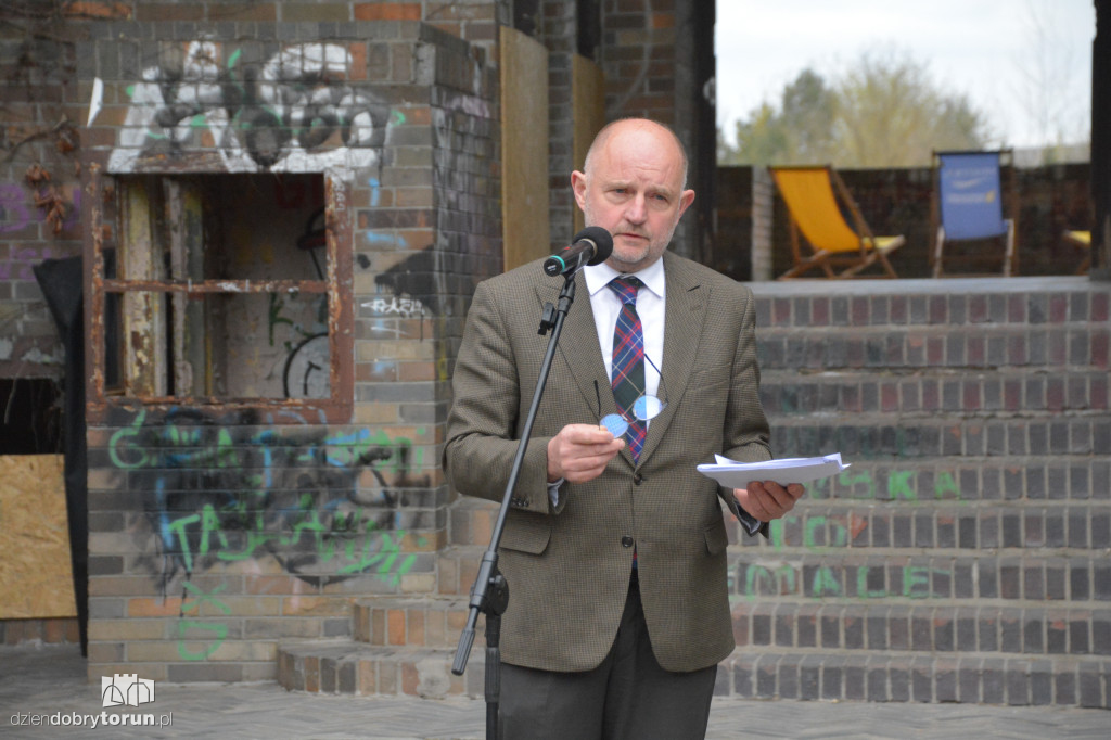 Zrujnowany basen w Ciechocinku