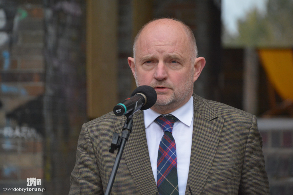 Zrujnowany basen w Ciechocinku