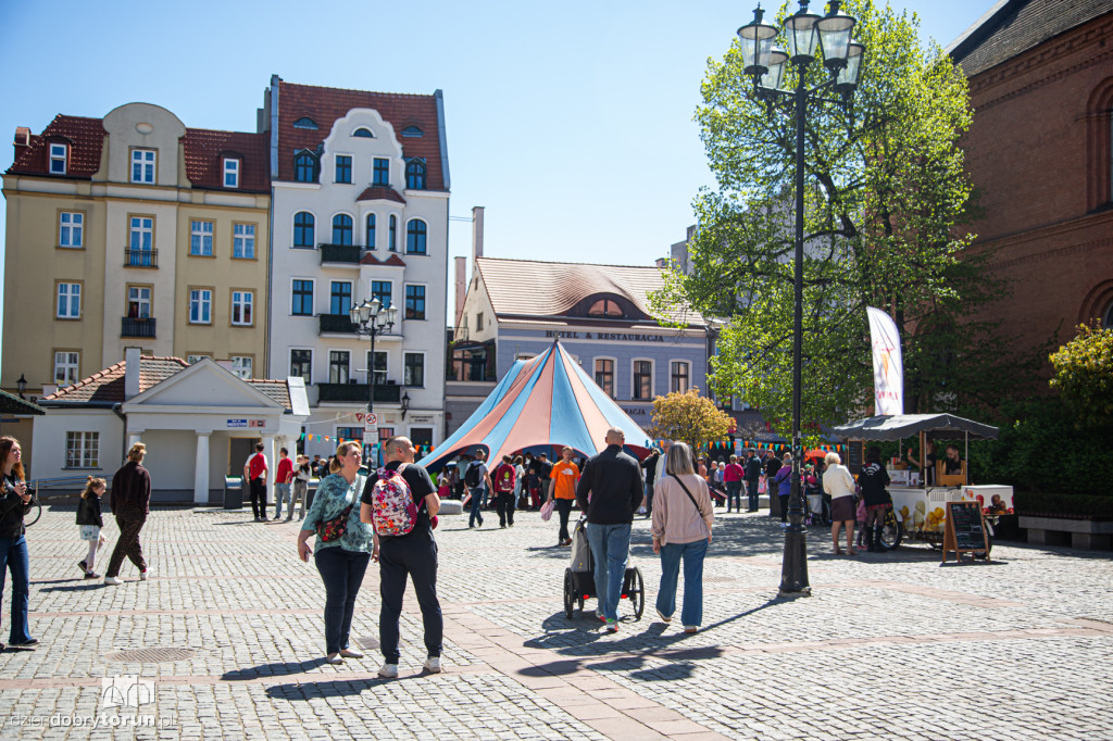 Miasteczko cyrkowe na Rynku Nowomiejskim