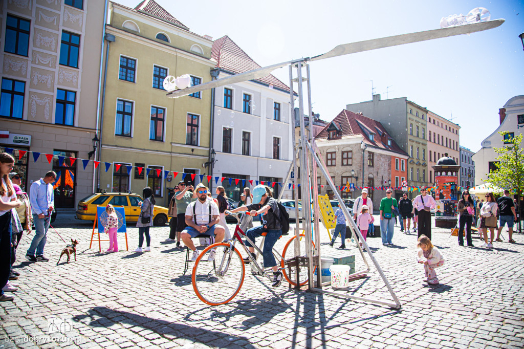 Miasteczko cyrkowe na Rynku Nowomiejskim