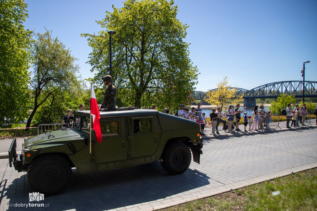 Parada pojazdów na Bulwarze