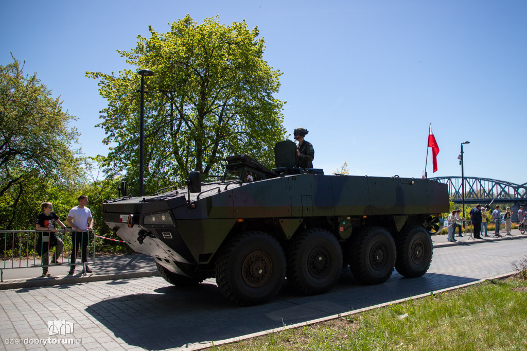 Parada pojazdów na Bulwarze