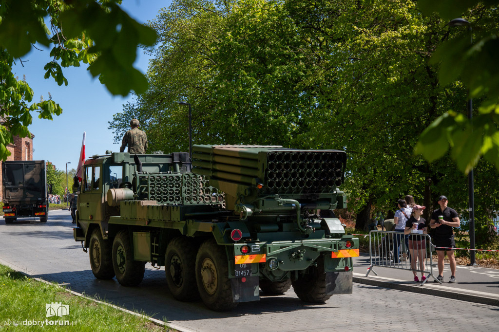 Parada pojazdów na Bulwarze
