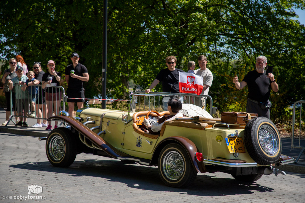 Parada pojazdów na Bulwarze