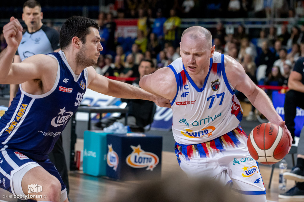 Twarde Pierniki 95 : 86 Arka Gdynia