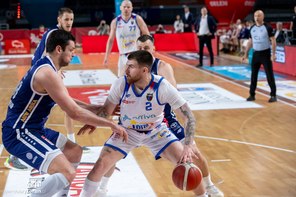 Twarde Pierniki 95 : 86 Arka Gdynia