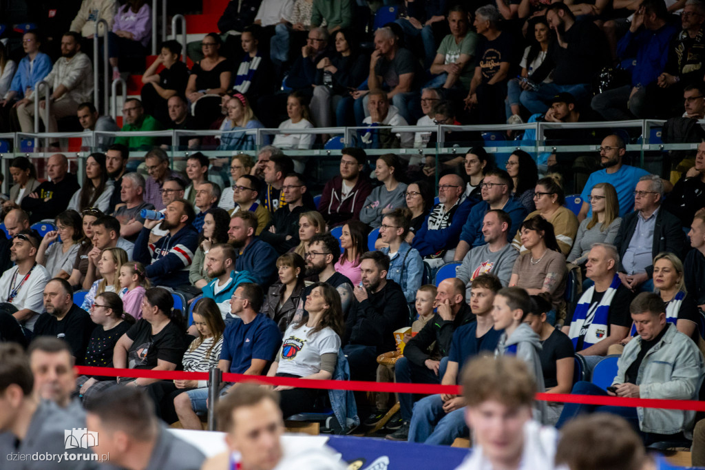 Twarde Pierniki 95 : 86 Arka Gdynia