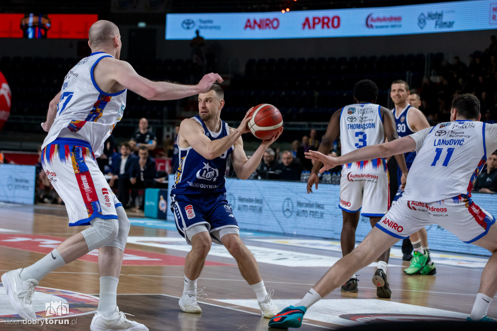 Twarde Pierniki 95 : 86 Arka Gdynia