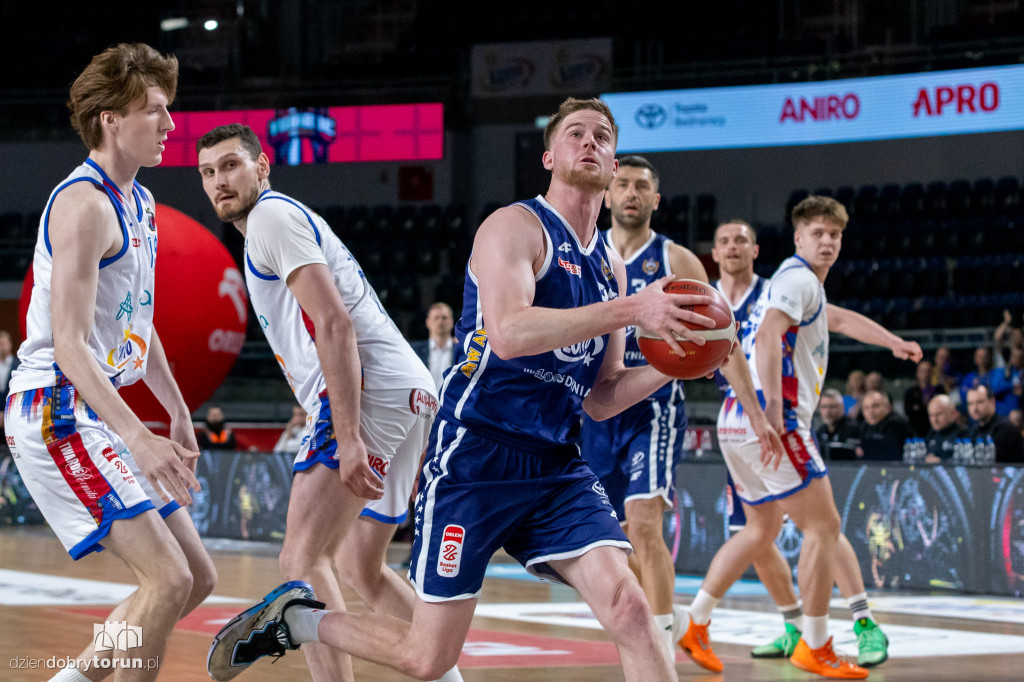 Twarde Pierniki 95 : 86 Arka Gdynia