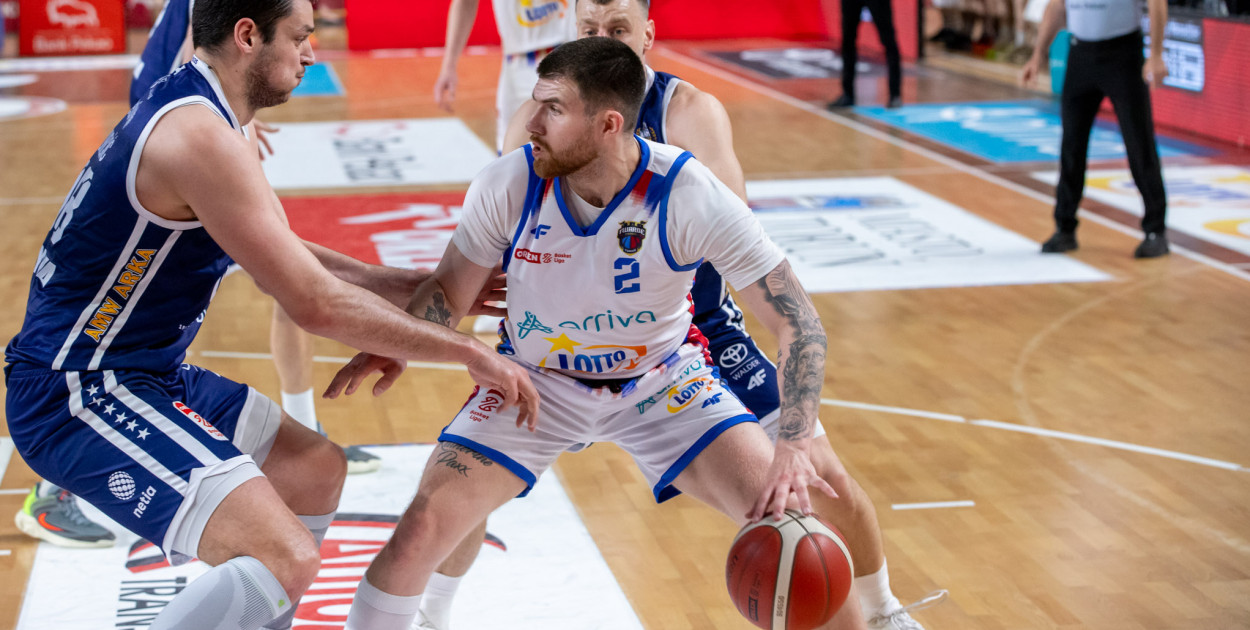 Twarde Pierniki 95 : 86 Arka Gdynia