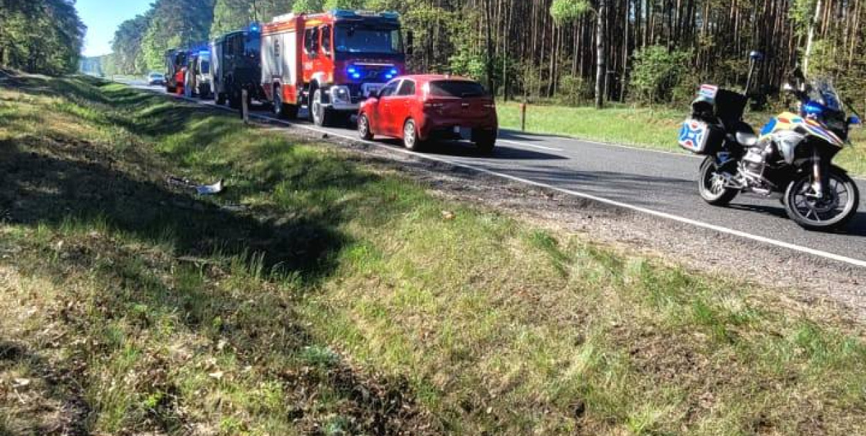 Służby ruszyły na DK10. Jedna osoba trafiła do szpitala