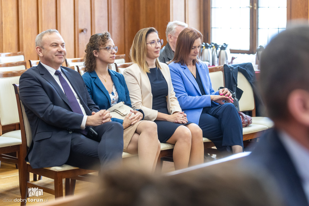 Kolejne miliony popłyną do miast i gmin