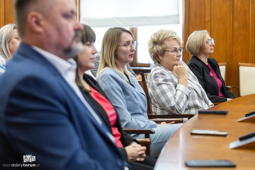 Kolejne miliony popłyną do miast i gmin