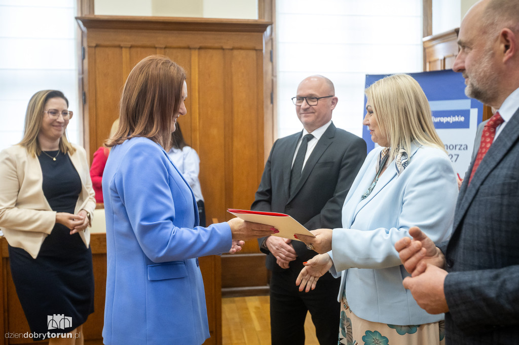 Kolejne miliony popłyną do miast i gmin