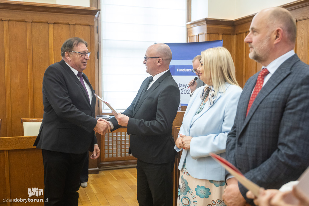 Kolejne miliony popłyną do miast i gmin