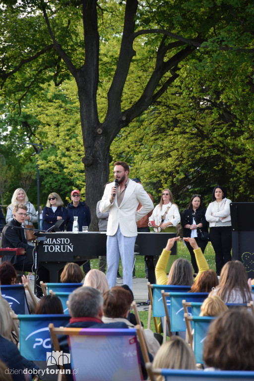 Koncert Uniatowskiego przy fortepianie