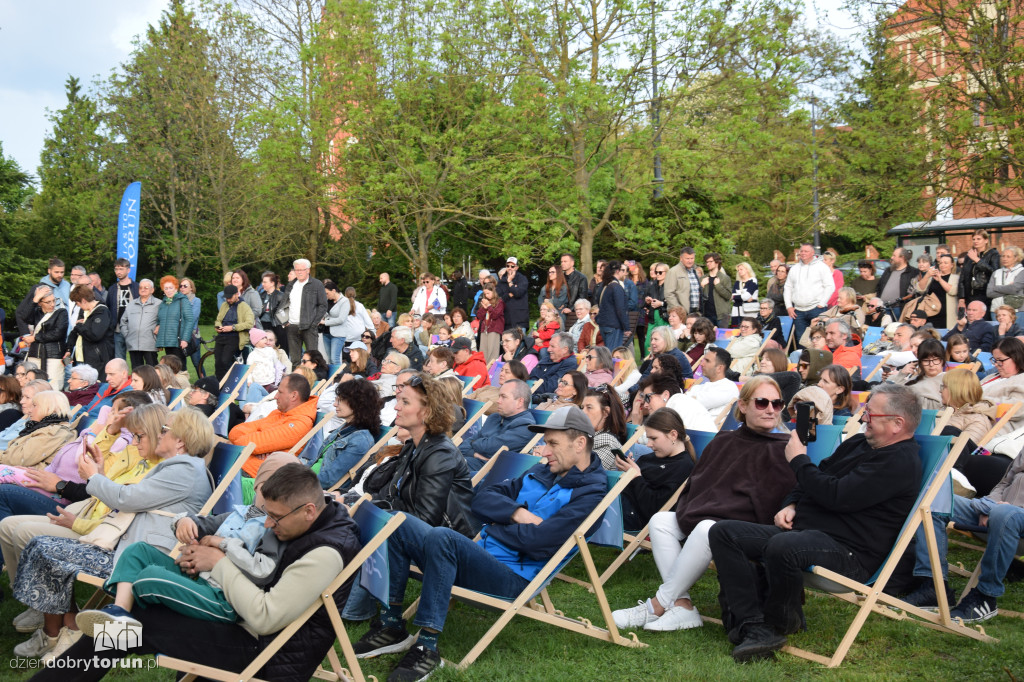 Koncert Uniatowskiego przy fortepianie