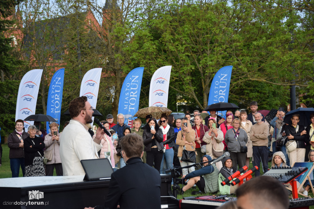 Koncert Uniatowskiego przy fortepianie