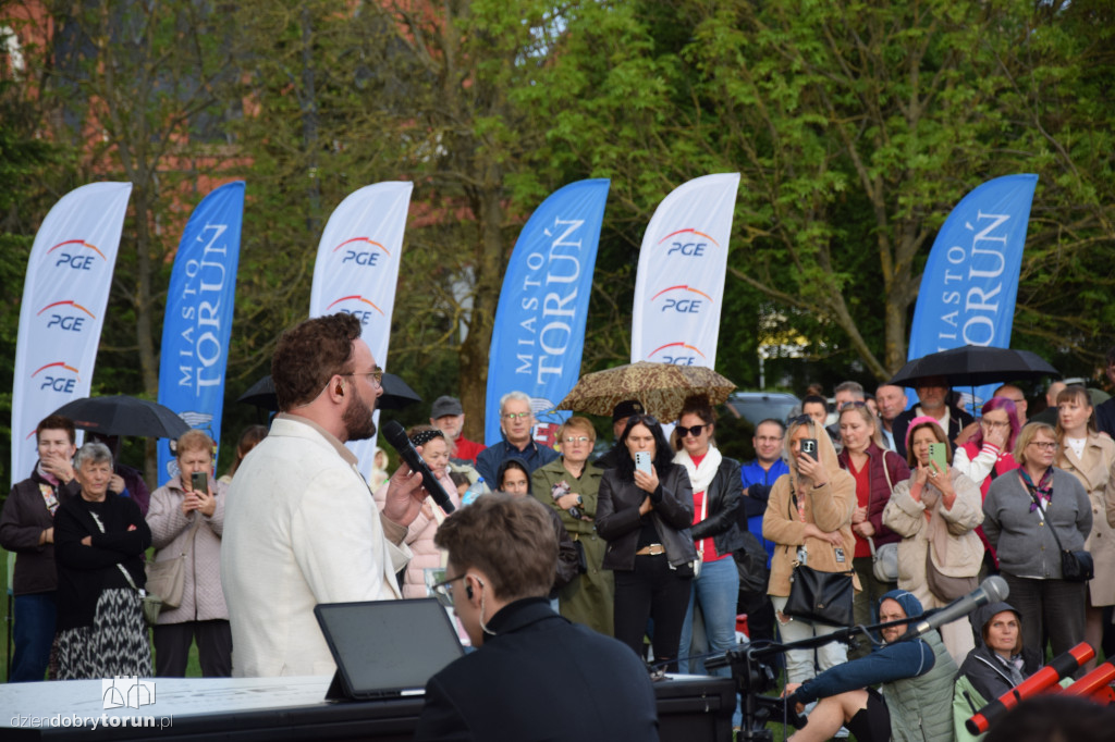 Koncert Uniatowskiego przy fortepianie