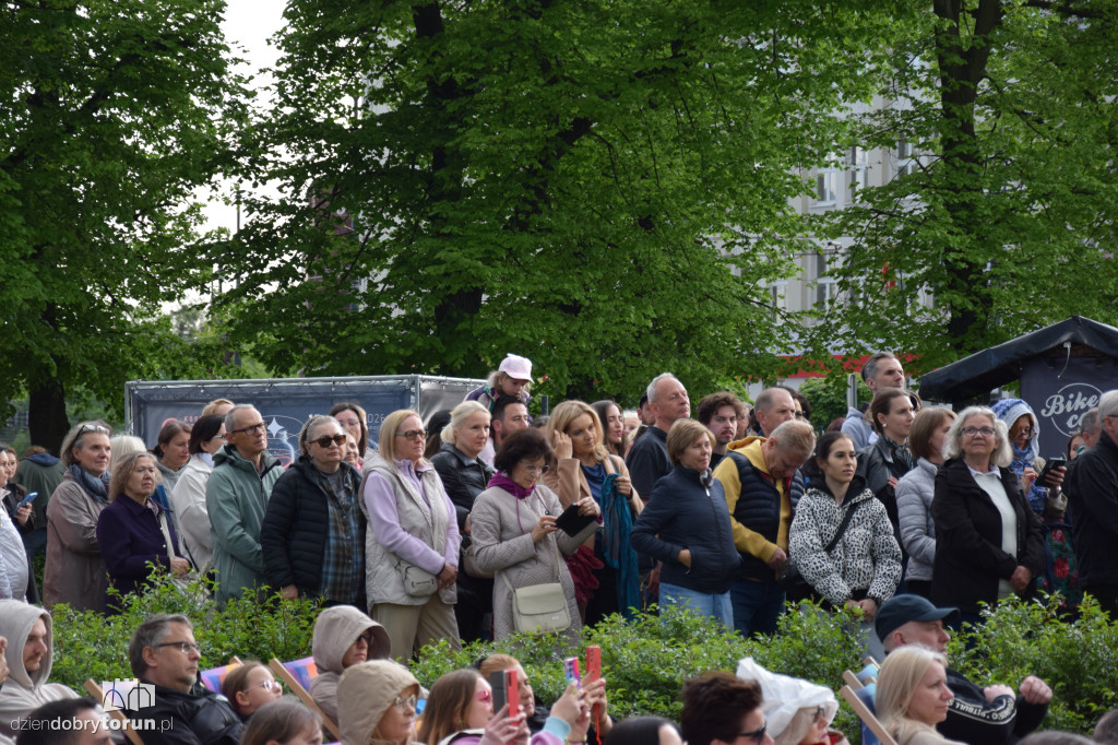 Koncert Uniatowskiego przy fortepianie