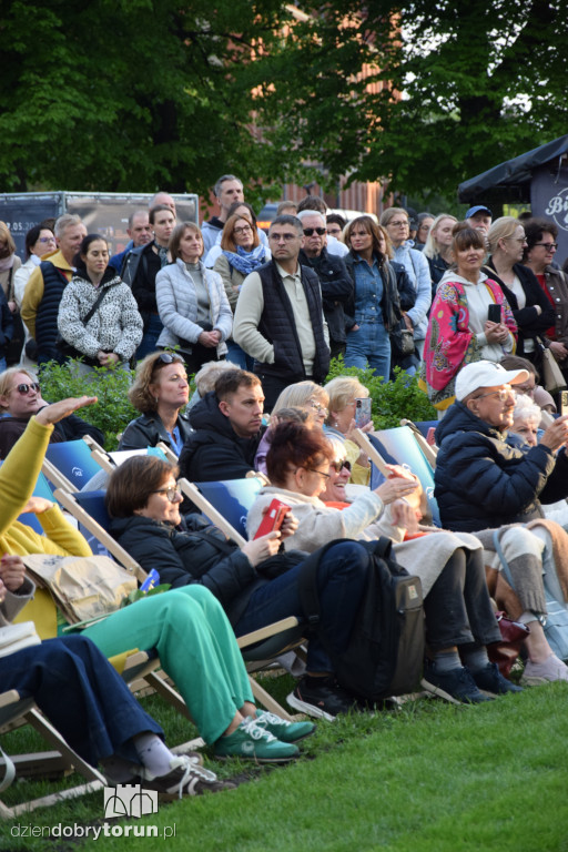 Koncert Uniatowskiego przy fortepianie