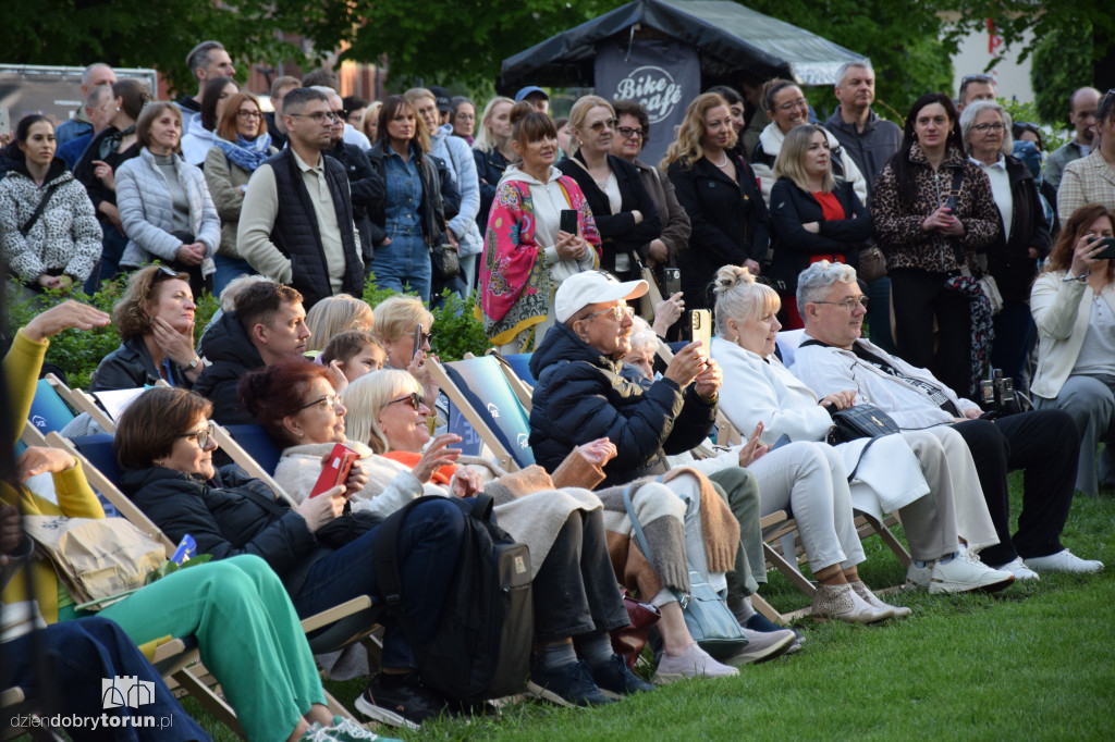 Koncert Uniatowskiego przy fortepianie