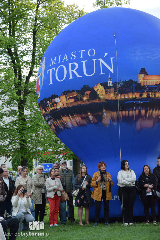 Koncert Uniatowskiego przy fortepianie
