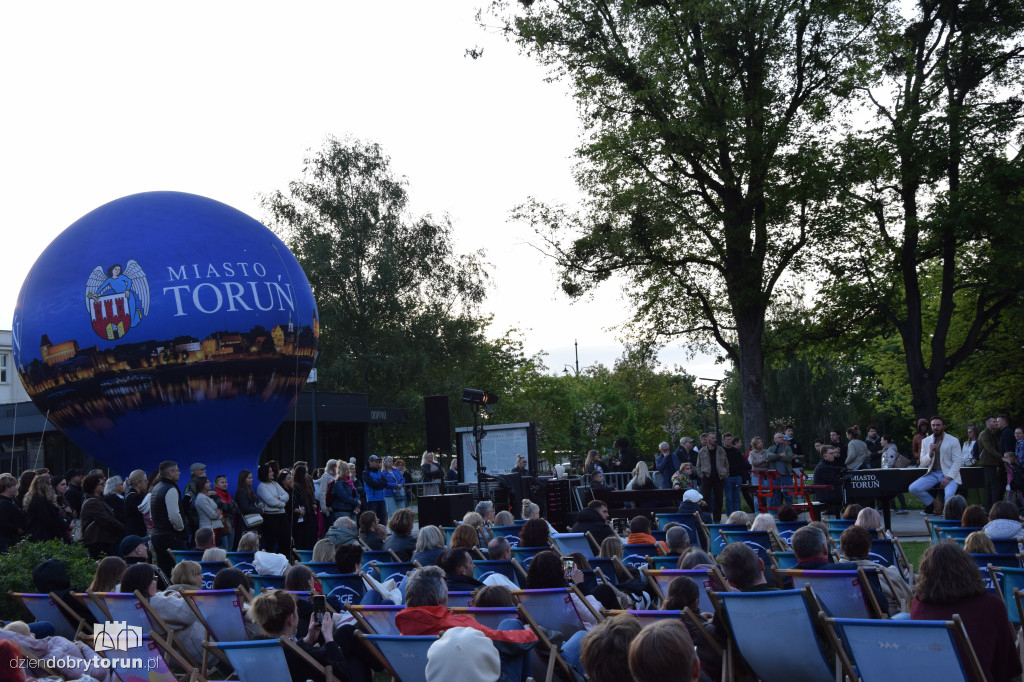 Koncert Uniatowskiego przy fortepianie