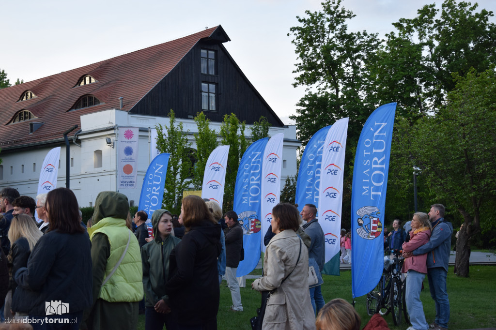 Koncert Uniatowskiego przy fortepianie
