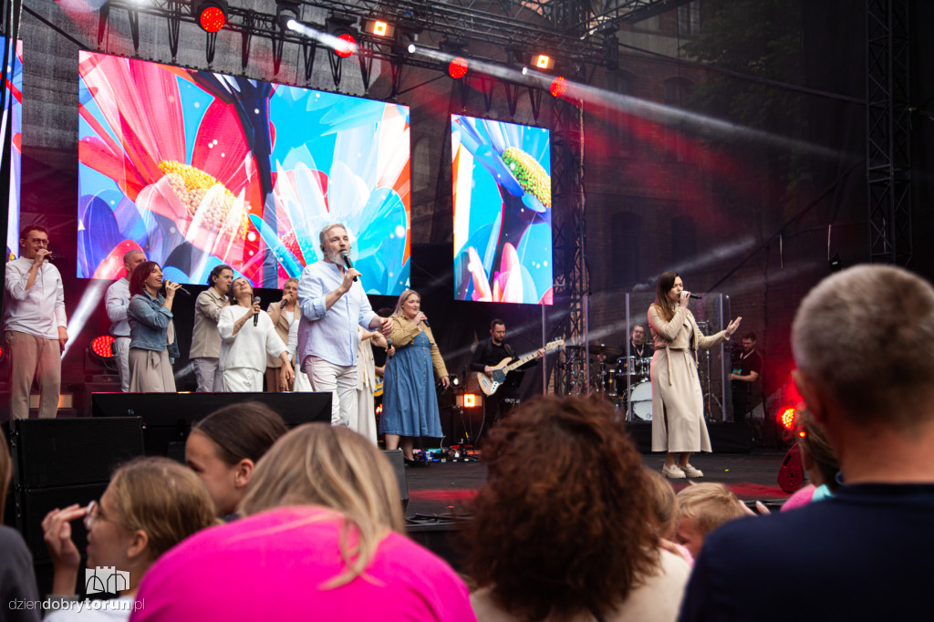 Song of Songs: TGD i Roxie Węgiel