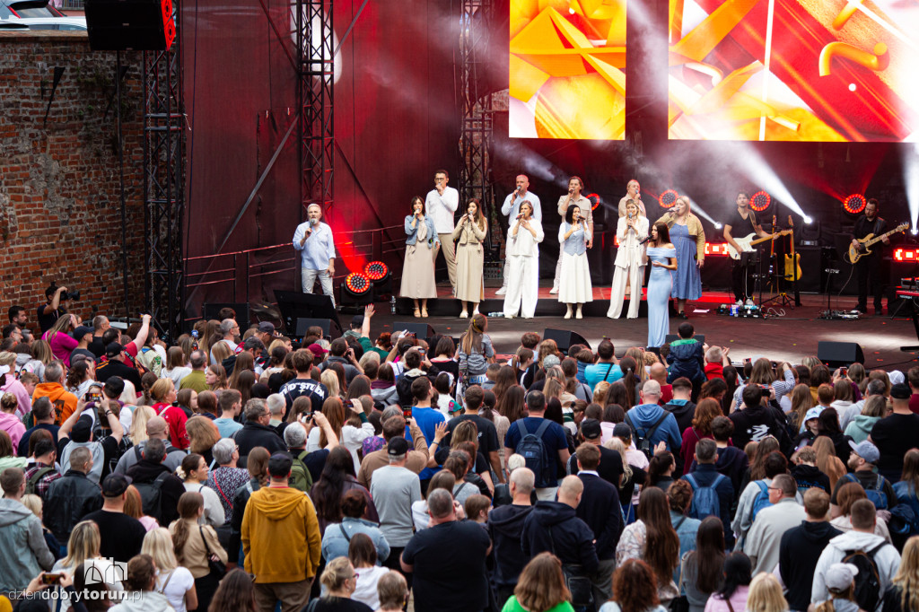 Song of Songs: TGD i Roxie Węgiel