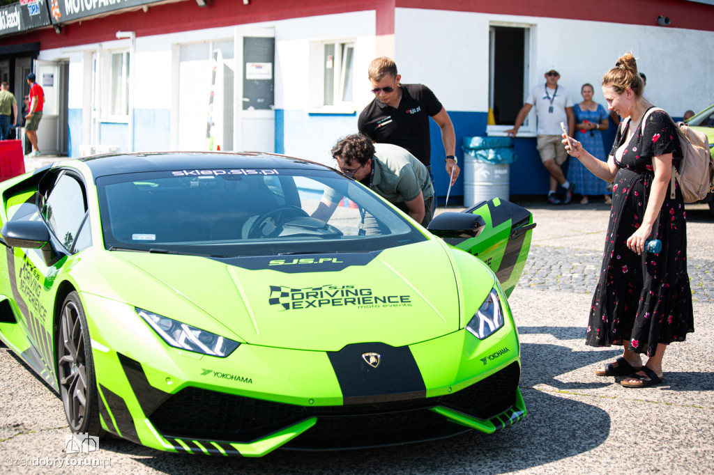 Otwarcie wakacji z Supercarami w Motoparku