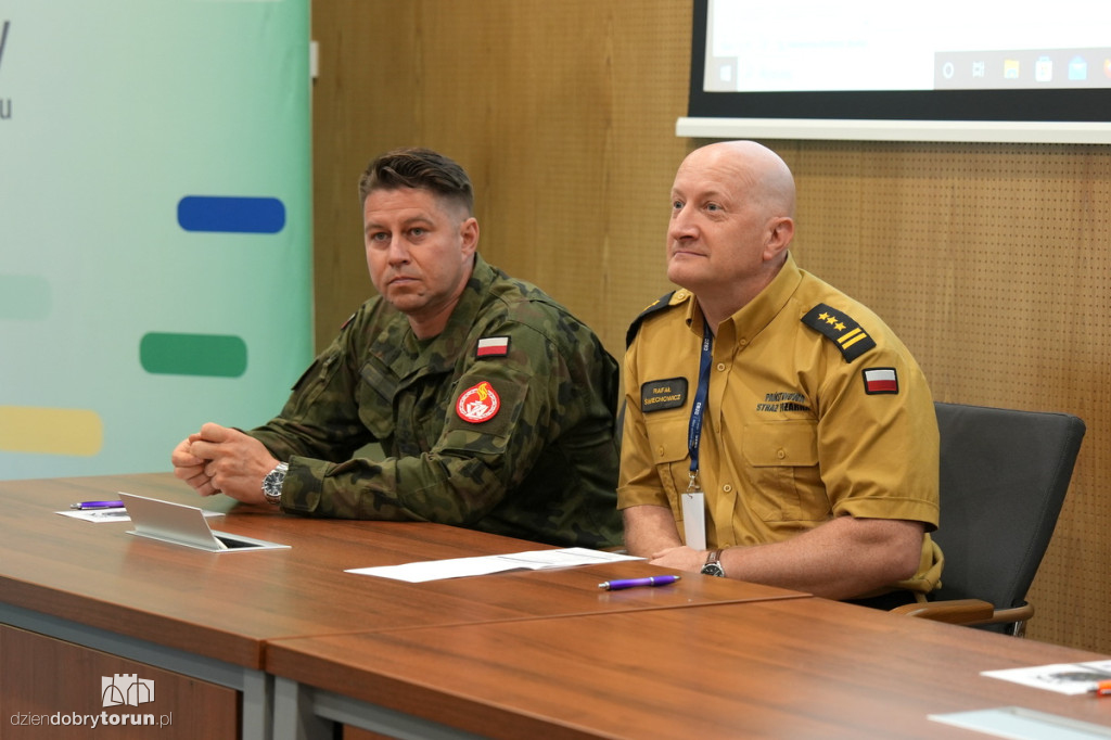 Eksplozje, dym i tramwaje na poligonie