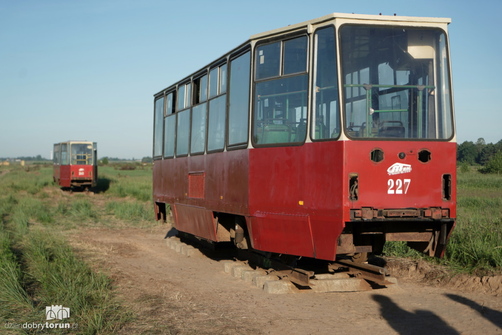 Eksplozje, dym i tramwaje na poligonie