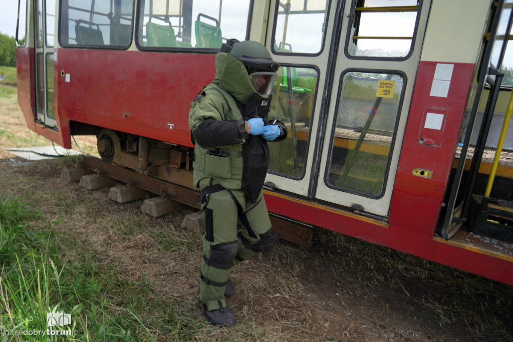 Eksplozje, dym i tramwaje na poligonie