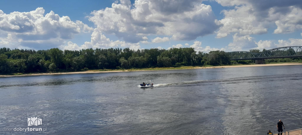 Policyjne łodzie na Wiśle w Toruniu