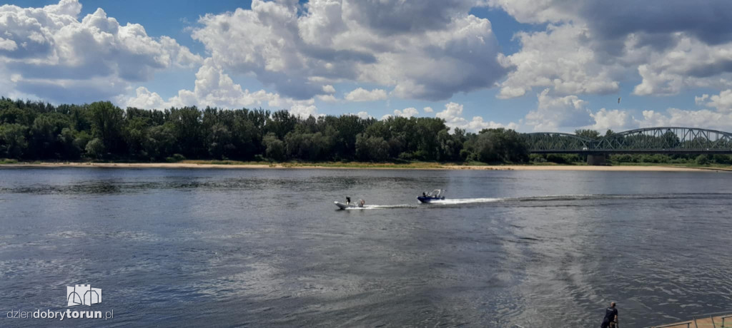 Policyjne łodzie na Wiśle w Toruniu