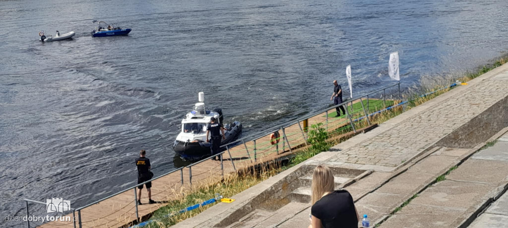 Policyjne łodzie na Wiśle w Toruniu